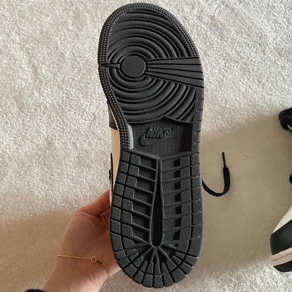 Air Jordan 1 Retro High OG GS Dark Mocha - Picture 3 of 6